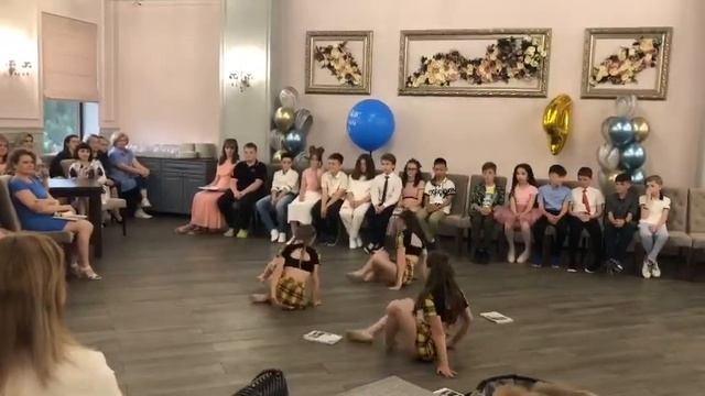//ЭСТРАДНЫЙ ТАНЕЦ В ГОСТЯХ У СКАЗКИ// смотреть онлайн