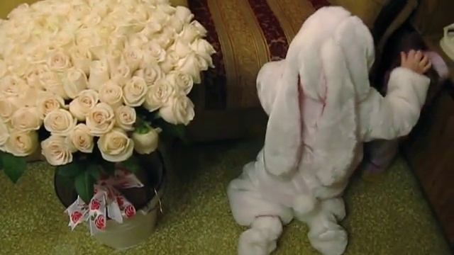 Малыш в костюме зайчика от Ольги Сказкиной смотреть онлайн