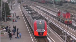 Скоростной электропоезд ЭС1-051 прибывает на станцию Батайск