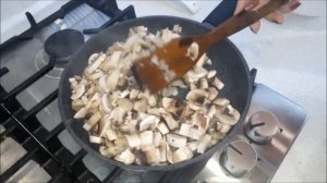 Жульен с грибами, курицей и сливками. Классический рецепт.