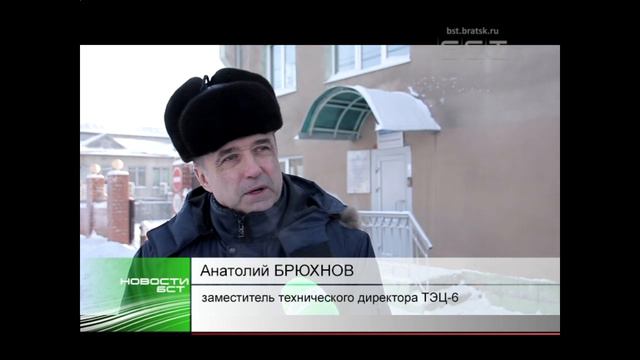 Совсем «запарились» В 27 микрорайоне не один день бежит ручей из горячей воды смотреть онлайн
