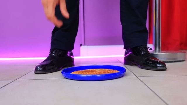 15 Ways to Sneak Candy into the Movies! Funny Food Situations! смотреть онлайн