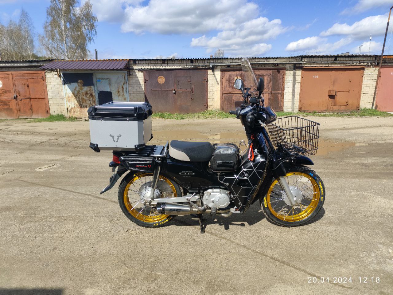 HONDA SUPER CUB AA04 limited edition gold wheels смотреть онлайн