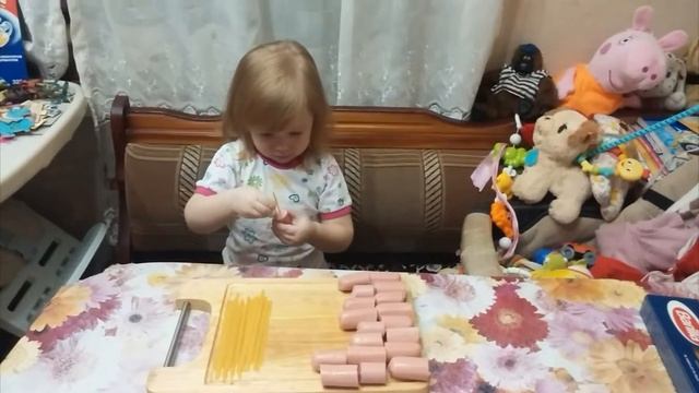 Волосатые сосиски. Макароны с сосисками. Макароны в сосисках. Поварёнок Мими. смотреть онлайн