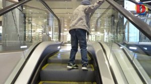 Эскалатор для детей. Learning to use the escalator. ВЛОГ Катаемся на Лифт и эскалаторе в ТРЦ