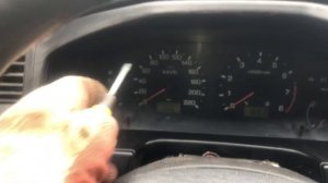 Как снять центральную консоль торпеды на автомобиле nissan primera p11