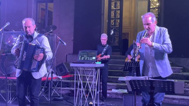 Orchestra TIZIANO GHINAZZI - IL VALZER DELLA BOTTE valzer per clarinetto. Musica di Enea Iori. смотреть онлайн