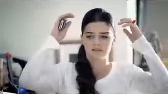 Pelin Karahan Kit Kat Reklamı смотреть онлайн