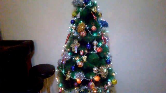 Искусственная елка ! Она такая классная !! смотреть онлайн