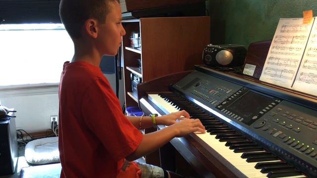 Piano student plays Axel F by Harold Faltermeyer смотреть онлайн