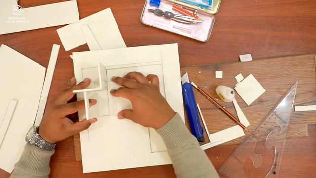 Abstrakt Kompozitsiyali Maket Yasash