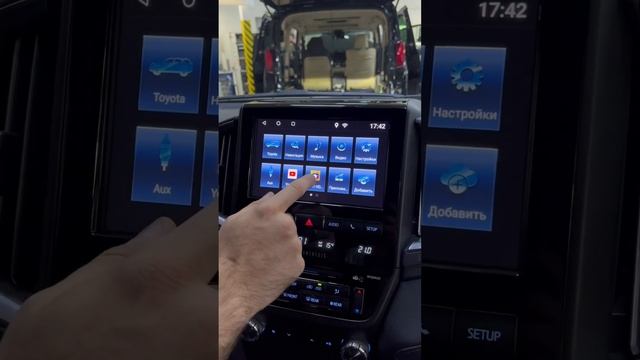 Роман Костомаров - сегодня наш гость и на его LC200 успешно установили доп мультимедиа систему смотреть онлайн