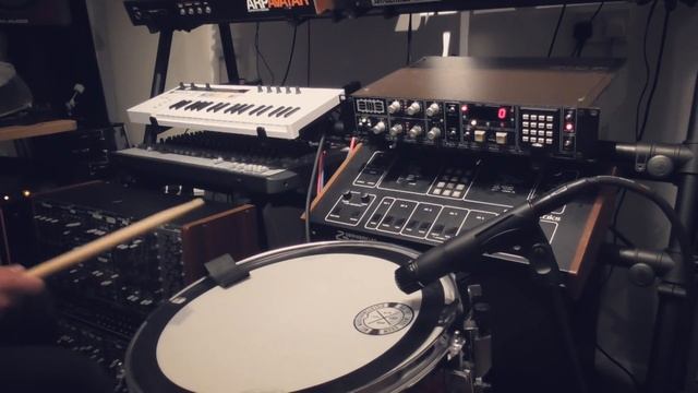 Making Music With Iconic AMS Reverbs & Delays! смотреть онлайн