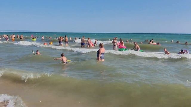 Станица Благовещенская .Центральный пляж. Катаемся на волнах . смотреть онлайн