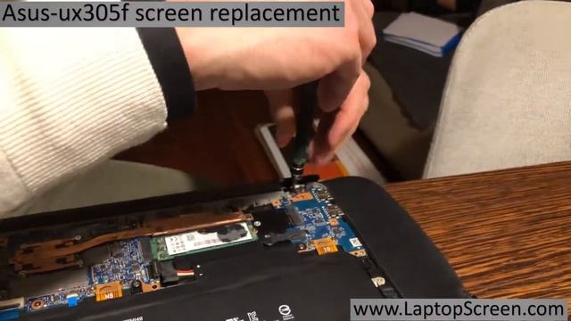 Laptop screen replacement / How to replace laptop screen [Asus ux305f] смотреть онлайн
