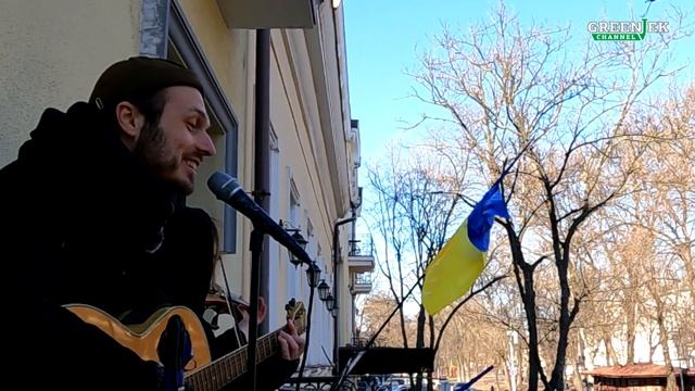 Песни на Одесском балконе - "Летим Туда" (Роман Капитонов) смотреть онлайн