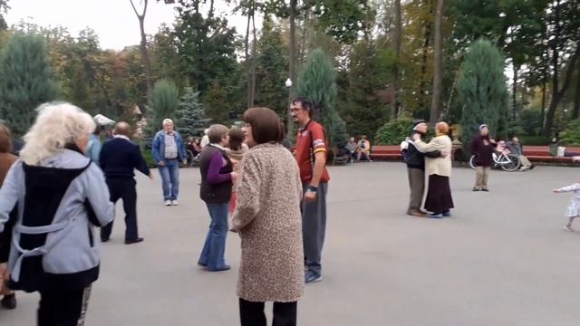 ОДНА КАЛИНА!?/ КЛАССНЫЕ ТАНЦЫ В ПАРКЕ ГОРЬКОГО/ ХАРЬКОВ ОКТЯБРЬ 2020 смотреть онлайн