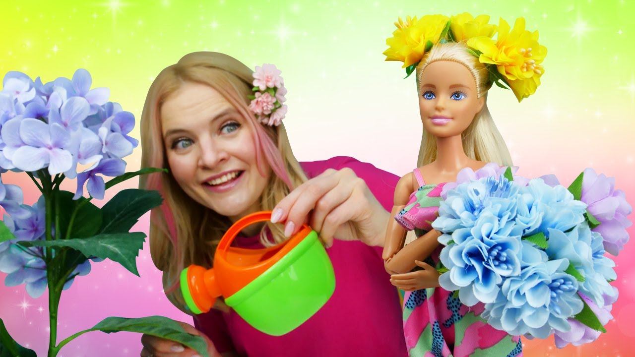 Кукла Барби и цветы в волосах - Школа стилиста - Видео для девочек о модных прическах смотреть онлайн