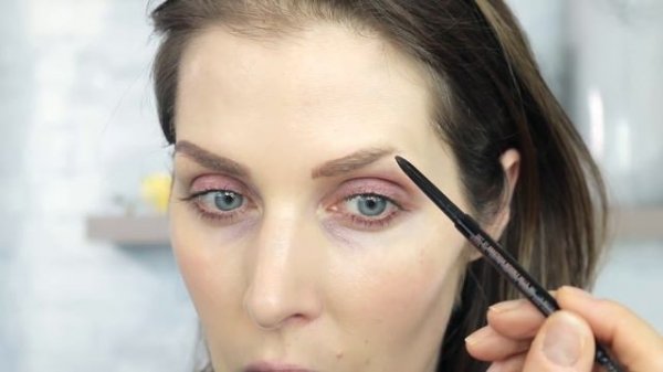 How I Fill in My Nonexistent Brows | Mandy Davis MUA