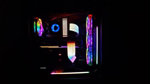 Strimer Plus with Corsair iCUE Commander Pro смотреть онлайн