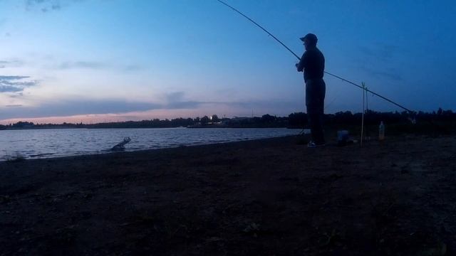 Карась и плотва на Ахтубе при полной луне на закате. смотреть онлайн