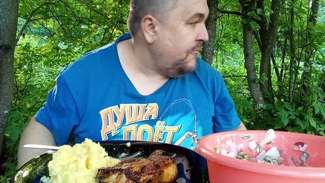 Обжор - жареные окорочка, картофан и салатик