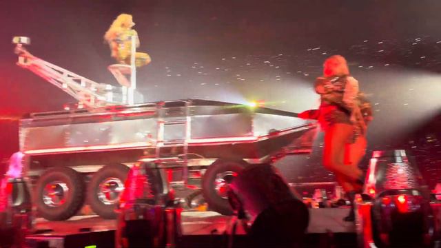 Beyoncé & Megan Thee Stallion - Savage Remix (NRG Stadium in Houston, TX 9/23/23) смотреть онлайн