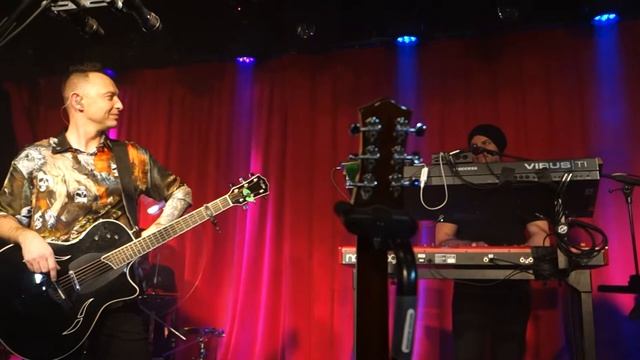 Звери - Размагнитилась / Напитки покрепче (Москва, 23.02.2022) смотреть онлайн