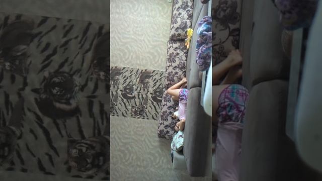 Скрытая камера !!!) Снимаем детей нас нет дома ! смотреть онлайн