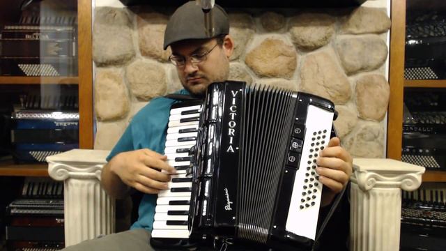 1940 - Victoria Pagannini C System Free Bass MH 37 $1495 смотреть онлайн