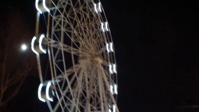 Аттракцион "Зимнее колесо обозрения." смотреть онлайн