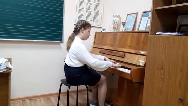 1.А.Сильванский полька "Комарики" 2.С.Разоренов "Два петуха , преподаватель Н.Н.Ерохина ОДШИ смотреть онлайн
