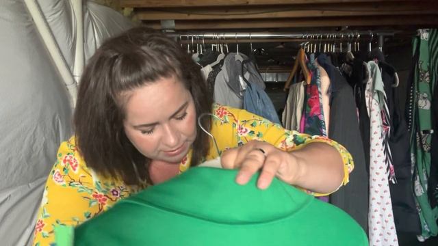 И как такие вещи сдают в Секонд Хэнд? Обзор находок смотреть онлайн