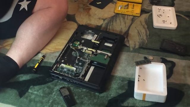 Подробная разборка и обслуживание ноутбука ASUS P50IJ [Обслуживание] смотреть онлайн