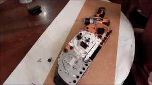 разбираем приборку мерседес 124