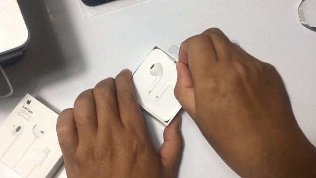 560 บาท Apple EarPods with Lightning Connector หูฟังมีสาย iPhone смотреть онлайн