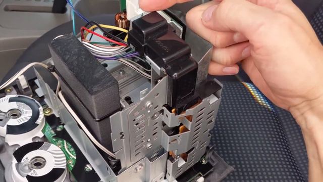 2005 Mazda Demio stereo replacement смотреть онлайн