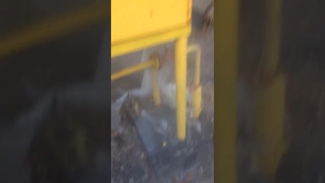 В талдыке из газопровода фигачит вода!!!! смотреть онлайн