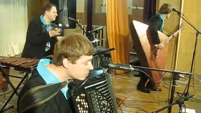 trio Spieldose соло на ксилофоне, балалайке и ударных! смотреть онлайн