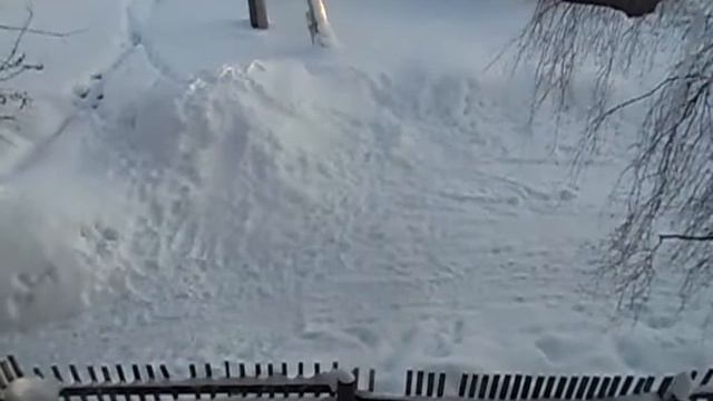 Иван Антонович во дворе. Пока Солнце, строим горку. Правим, убираем снег. Выравниваем. Air and joy. смотреть онлайн