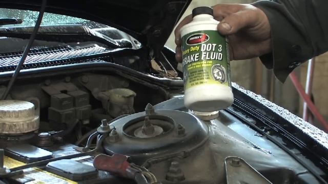 Car Maintenance : How to Replace Clutch Fluid смотреть онлайн