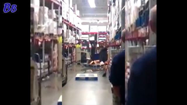 ВОДИТЕЛЬ КАРА РАЗБИЛ ПОДДОН СО СТЕКЛЯННОЙ ТАРОЙ В СУПЕР МАРКЕТЕ смотреть онлайн