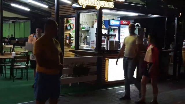 ГЕЛЕНДЖИК НОЧНОЙ 16 ИЮЛЯ! ТАНЦУЮТ ТОЛПЫ! смотреть онлайн