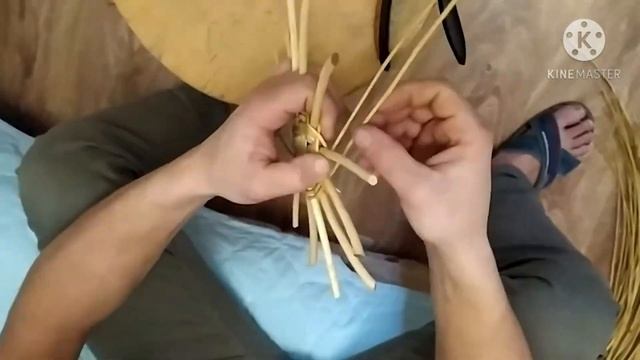 Плетение круглого донышка из ивы в быстром темпе || Quick tutorial on weaving willow round base смотреть онлайн