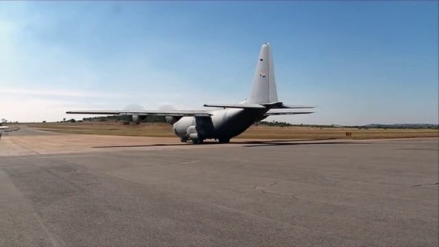 SAAF C-130 Hercules of 28 Squadron Landing at Zwartkop AFB смотреть онлайн