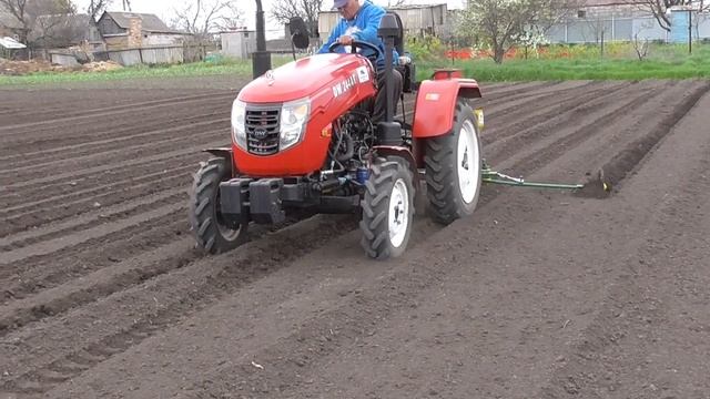 Посев Гарбуза (Тыква) Самодельной 2-х Рядной Сеялкой и Трактором ! смотреть онлайн