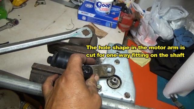 Windshield wiper motor replacement - (2001-2006 Ford Escape) смотреть онлайн