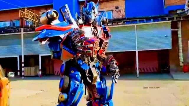 ШОУ ГИГАНТСКИХ ТРАНСФОРМЕРОВ | ЕДИНСТВЕННЫЕ В ПЕТЕРБУРГЕ ТРЁХМЕТРОВЫЕ ОПТИМУС И БАМБЛБИ