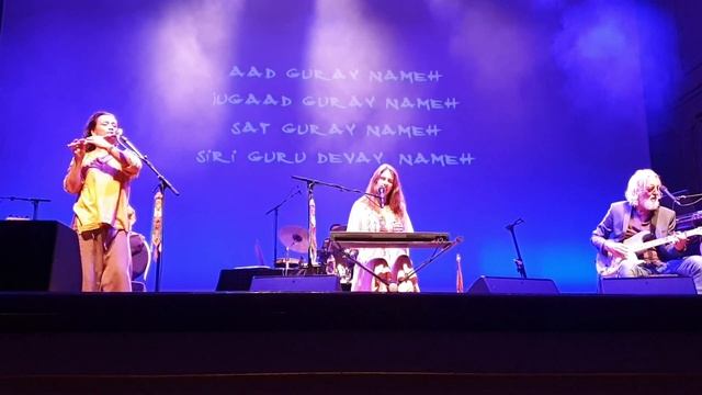 Aad Guray Nameh - Deva Premal (Hamburg 21.10.2019 ) смотреть онлайн