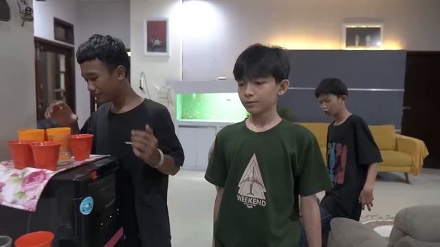 TENGAH MALEM ADNAN BERENANG SAMPE PINGSAN!